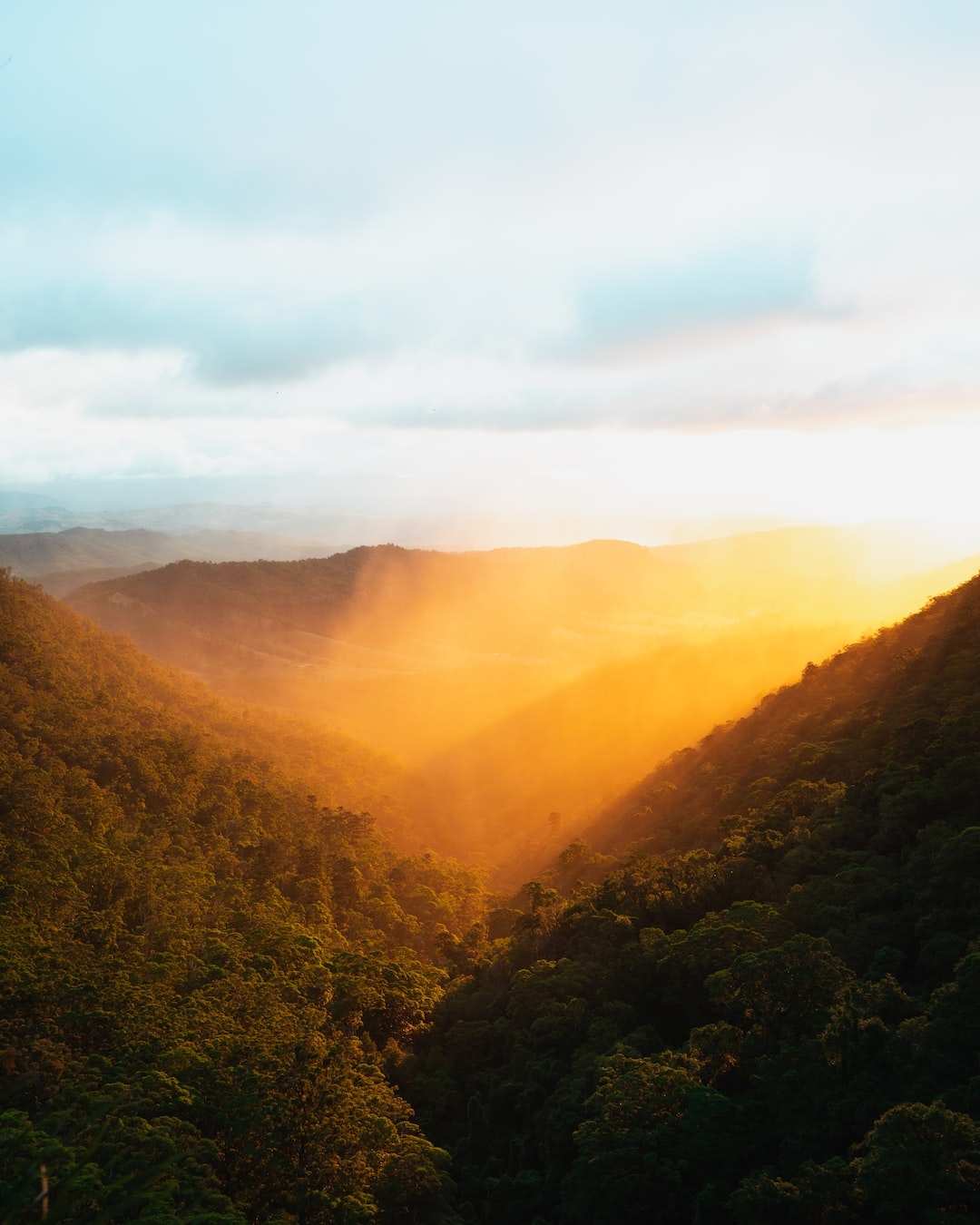 Is Kakadu hot or cold?