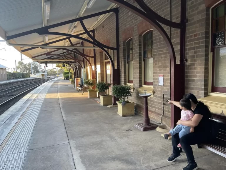 How often do trains run from Sydney to Katoomba